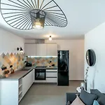 Flora Apartment *