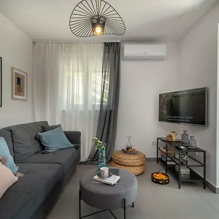 Flora Apartment *