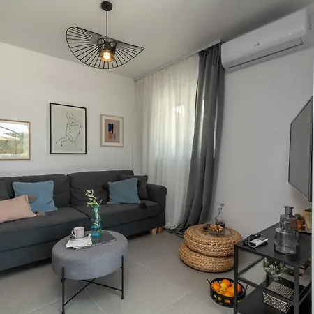 Flora Apartment *