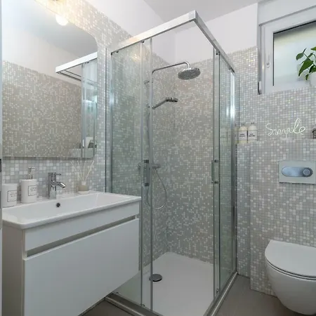 Flora Apartment
