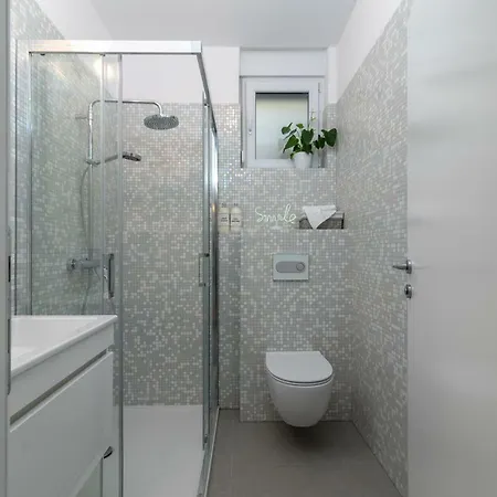 Flora Apartment *