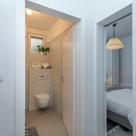 Flora Apartment