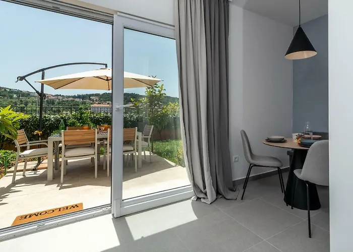 Flora Apartman